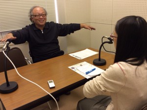 取材時の様子 左：宮田 昌幸さん（染色職人）、右：宮川 典子さん（ラジオボランティア）