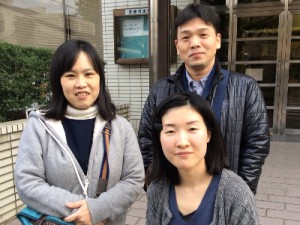 左：岡田 裕子さん（京都黒笛音楽隊）、行方 一喜さん（京都黒笛音楽隊）、手前：原武 結佳さん（ラジオボランティア）
